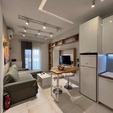 P Deluxe Suites 7 Tesalonika Bagian luar foto