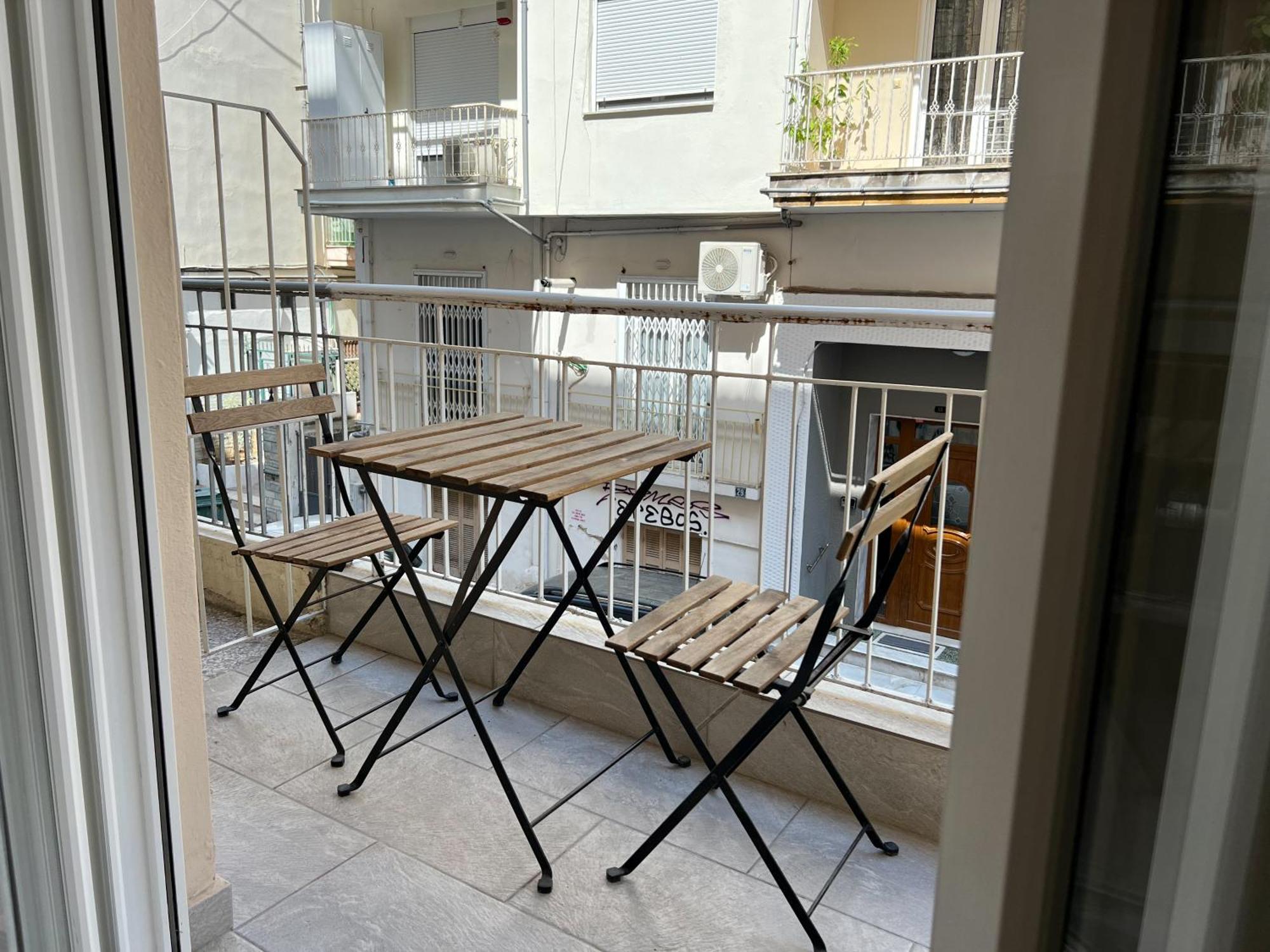 P Deluxe Suites 7 Tesalonika Bagian luar foto