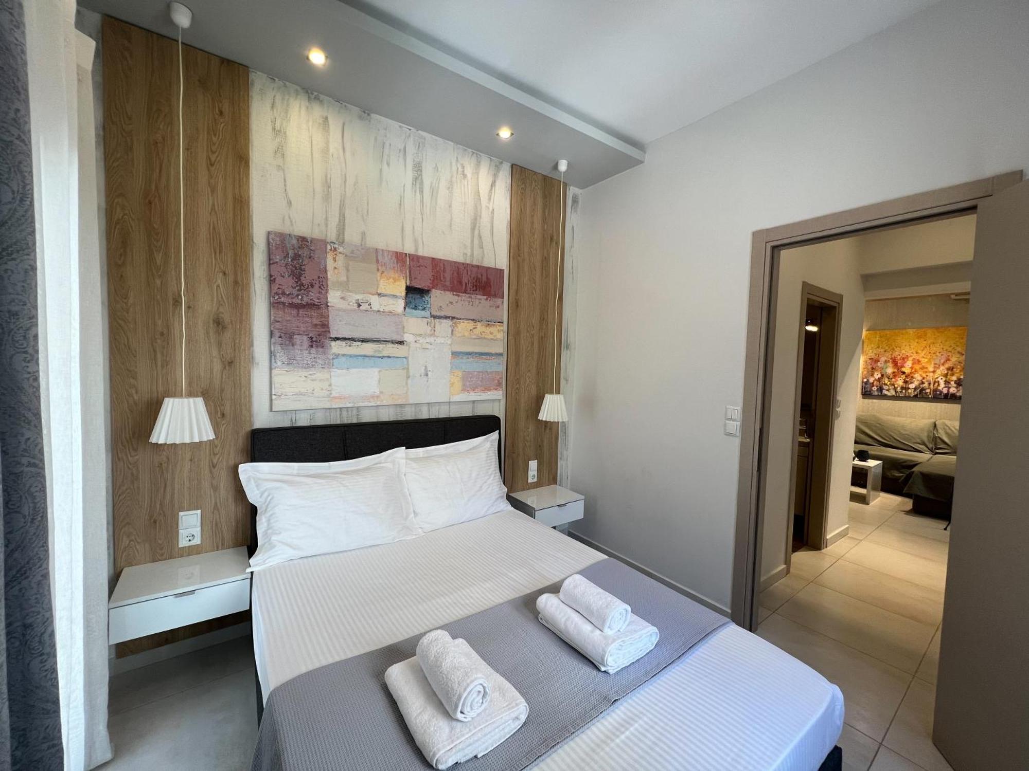 P Deluxe Suites 7 Tesalonika Bagian luar foto